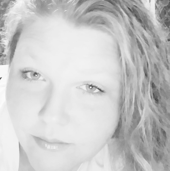 Meet your Posher, Christina - Picture 1 of 1